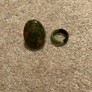 Stretchy ring and rubber ring